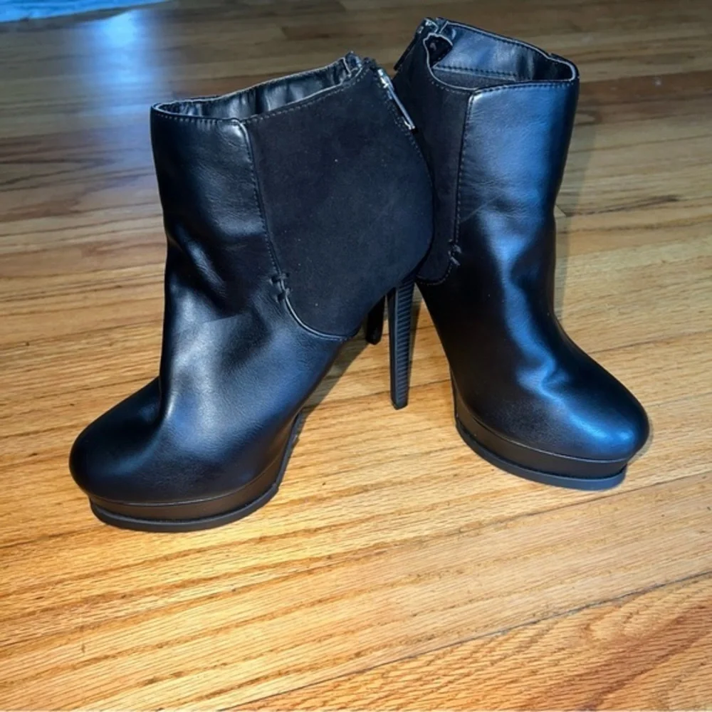 NWOT platform stiletto booties with zipper back